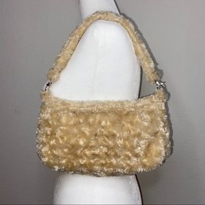 Fuzzy cream baguette bag🧸